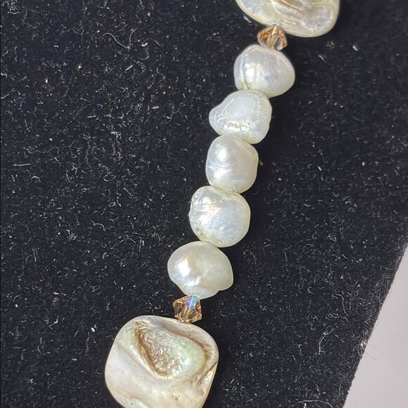 Vintage Classic Pearl and Shell Beaded Single Strand Necklace 19” - Picture 4 of 6